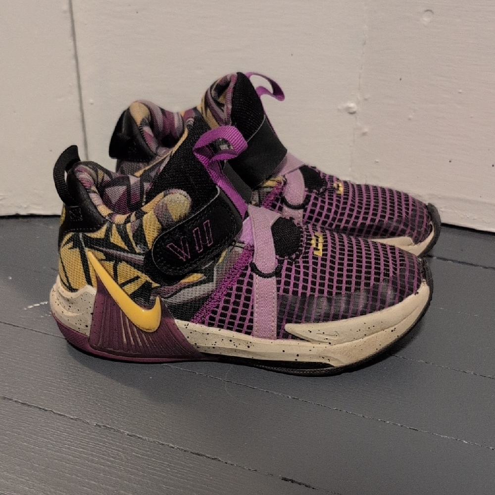 Nike LeBron Witness 7 SE PS 'Lakers Graffiti Kids 13C